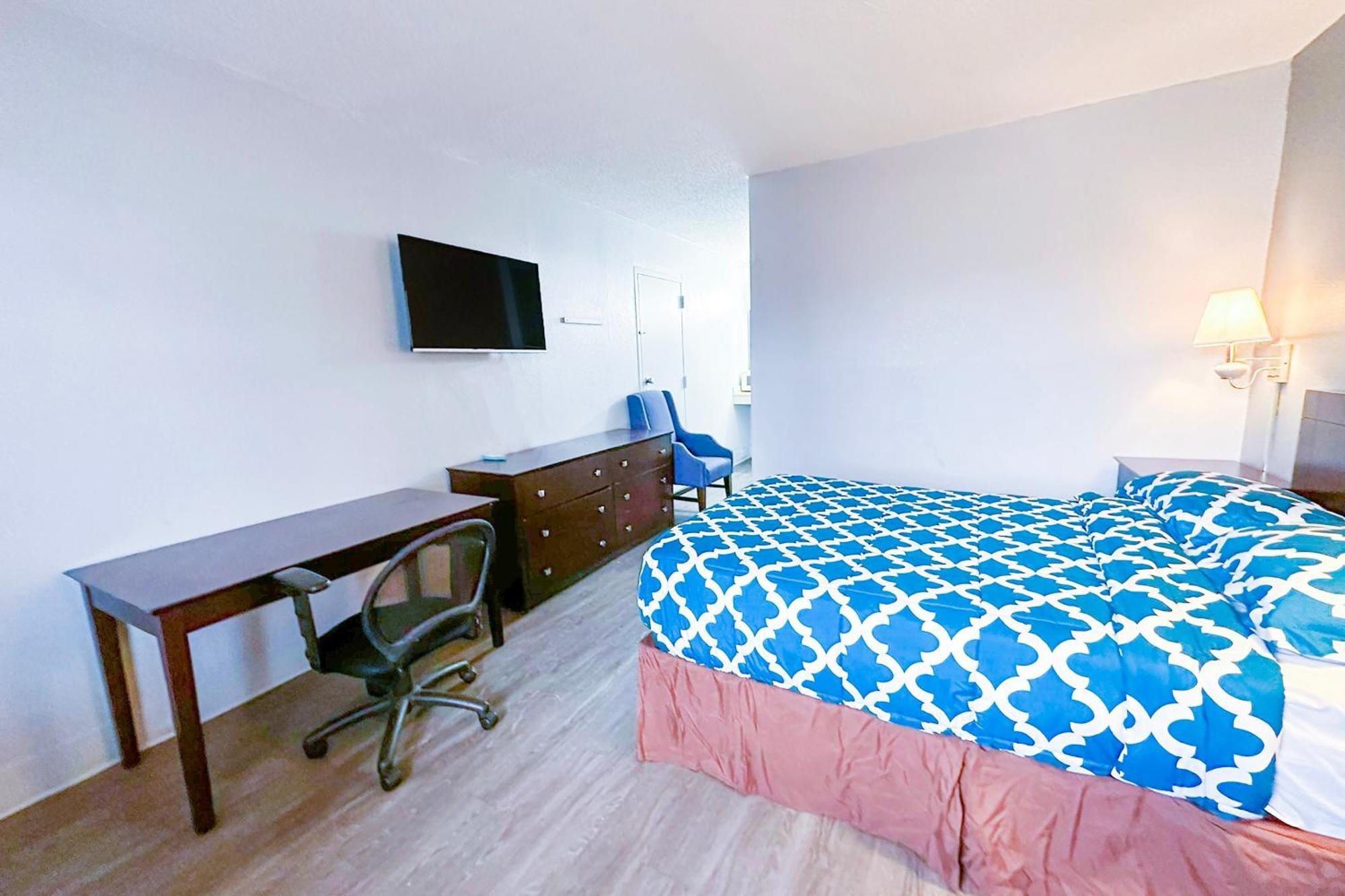 Hotel Happy I-69 By Oyo 2*