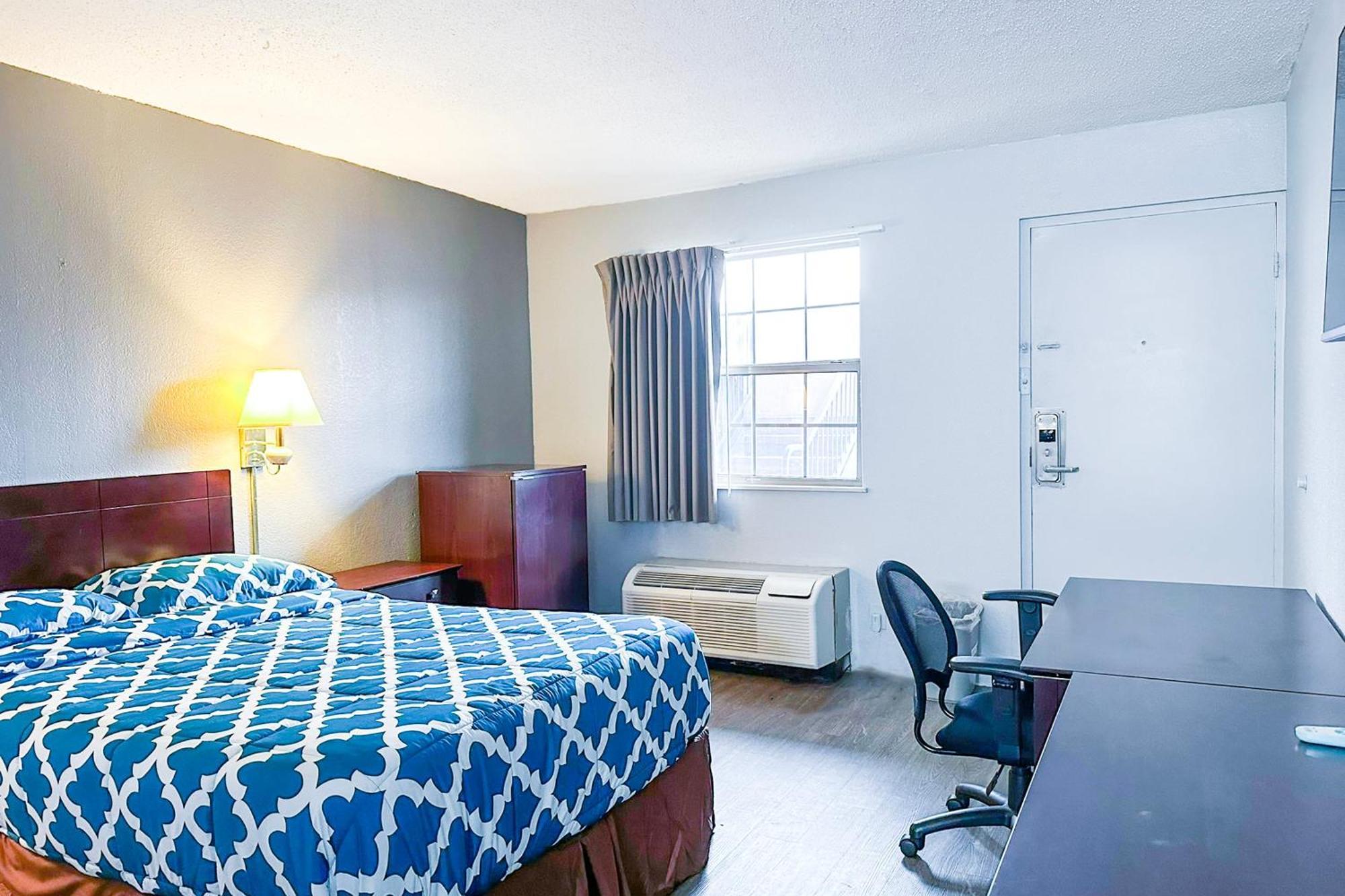 Happy I-69 By Oyo Hotel
